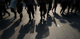 Ratusan Ormas Datang ke PN Denpasar, Polisi Bubarkan Sajam Diamankan balitoday